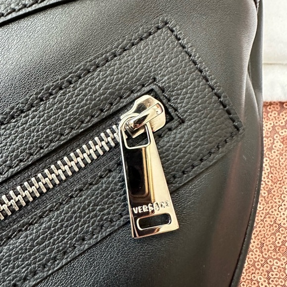 NWT Versace Logo Authentic Repeat Maxi Leather Shoulder Bag Black - Picture 4 of 14